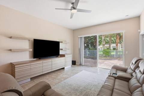 375 Berenger Walk, Royal Palm Beach FL - photo 7 of 32