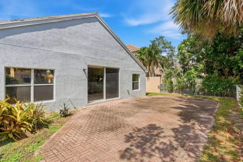 375 Berenger Walk, Royal Palm Beach FL - photo 22 of 32