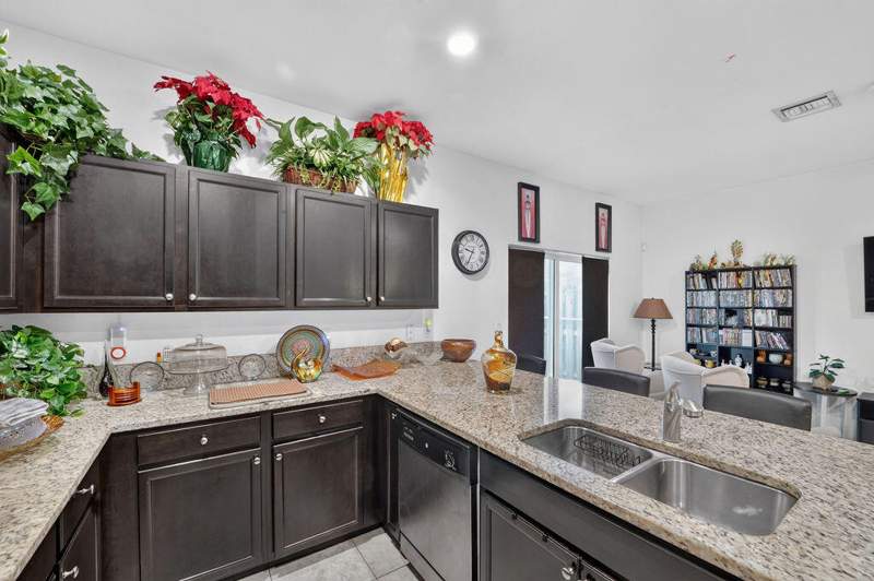 3 bedroom Townhouse at 5282 Ashley River Road, Charleston Commons 2, West Palm Beach — photo 5