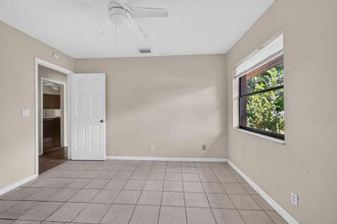 7625 Canal Drive, Lake Worth FL - photo 9 of 32