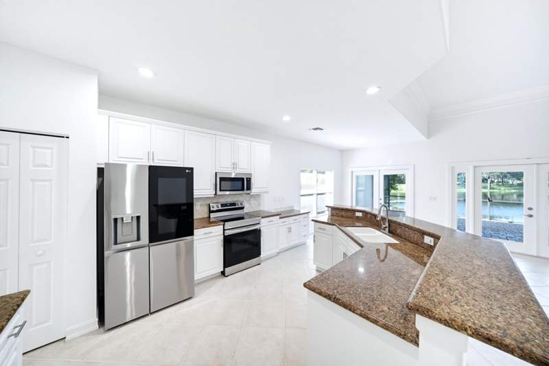 3 bedroom Single Family Residence at 11289 NW 65th Manor, Parkland Isles - Crystal Key, Parkland — photo 4