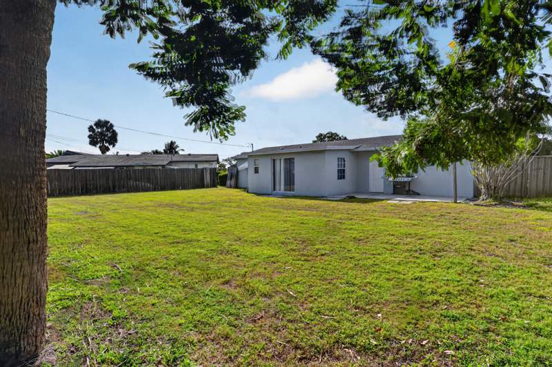 2 bedroom Single Family Residence at 760 Cinnamon Road, North Palm Beach Village Of 4, North Palm Beach — photo 3