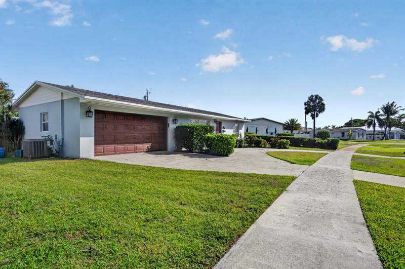 2 bedroom Single Family Residence at 760 Cinnamon Road, North Palm Beach Village Of 4, North Palm Beach — photo 2