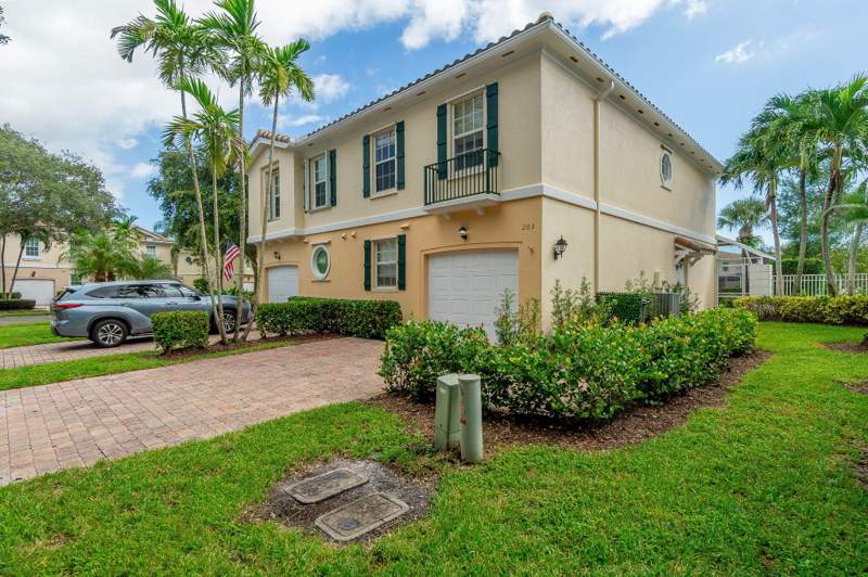 3 bedroom Townhouse at 203 Fortuna Drive, Catalina Lakes, Palm Beach Gardens — photo 2