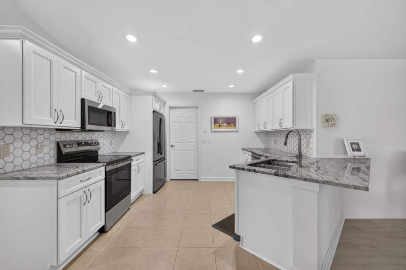 2 bedroom Single Family Residence at 1 Ecuador Way, Spanish Lakes Country Club Village, Fort Pierce — photo 5