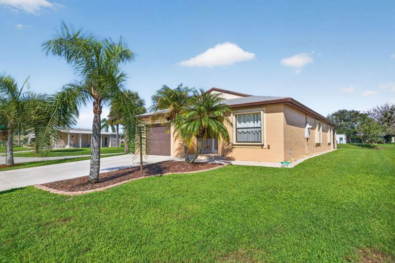 2 bedroom Single Family Residence at 1 Ecuador Way, Spanish Lakes Country Club Village, Fort Pierce — photo 3
