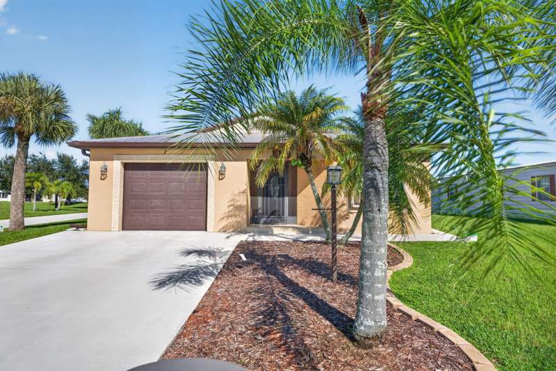 2 bedroom Single Family Residence at 1 Ecuador Way, Spanish Lakes Country Club Village, Fort Pierce — photo 2