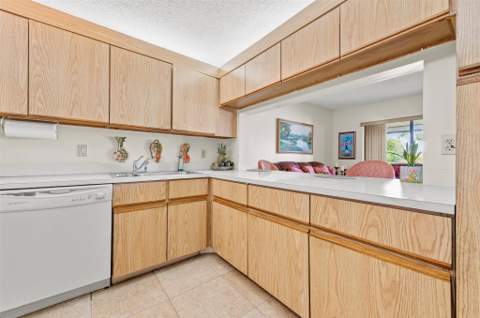 405 Liberty Court #405, Deerfield Beach FL - photo 18 of 48