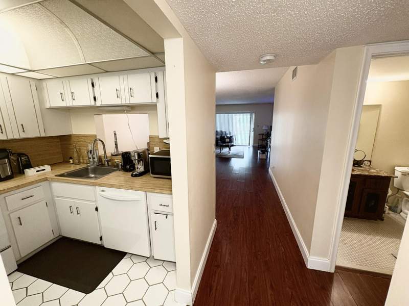 2 bedroom Condominium at 3571 Inverrary Drive #209, Las Vistas At Inverrary, Lauderhill — photo 2
