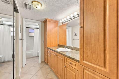 4000 NW 44th Avenue #208, Lauderdale Lakes FL - photo 16 of 48