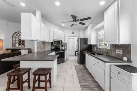 2689 Livingston Lane, West Palm Beach FL - photo 10 of 57