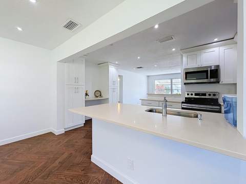 813 SW 5th Court, Boynton Beach FL - photo 8 of 54