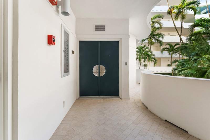 3 bedroom Condominium at 2000 S Ocean Boulevard, 2000 Condo At Sloans Curve, Palm Beach — photo 2