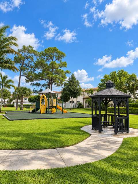 5075 Genove Place, Riviera Beach FL - photo 15 of 18