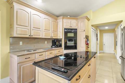 10691 SE Jupiter Narrows Drive, Hobe Sound FL - photo 6 of 53