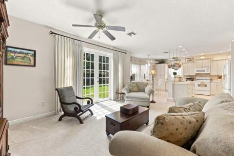 6346 Stonehurst Circle, Lake Worth FL - photo 8 of 46