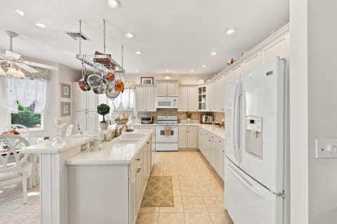 6346 Stonehurst Circle, Lake Worth FL - photo 10 of 46