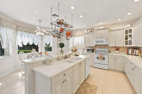 6346 Stonehurst Circle, Lake Worth FL - photo 15 of 46
