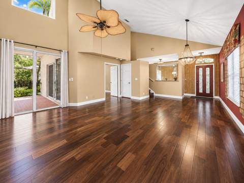 5137 Elpine Way, Riviera Beach FL - photo 6 of 42