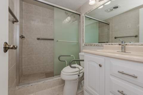 1004 Newport G #1004, Deerfield Beach FL - photo 13 of 33