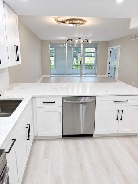 3900 Oaks Clubhouse Drive #101, Pompano Beach FL - photo 8 of 29