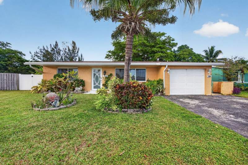 3 bedroom Single Family Residence at 9877 NW 26th Place, Sunrise Golf Village Sec 20, Sunrise — photo 2