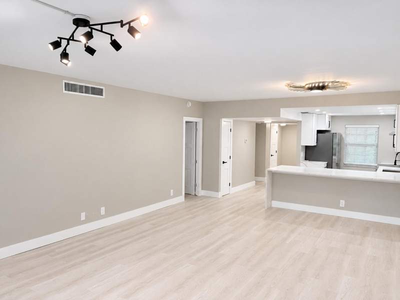 3 bedroom Condominium at 3900 Oaks Clubhouse Drive #101, No 76 Palm-Aire Country Club, Pompano Beach — photo 4