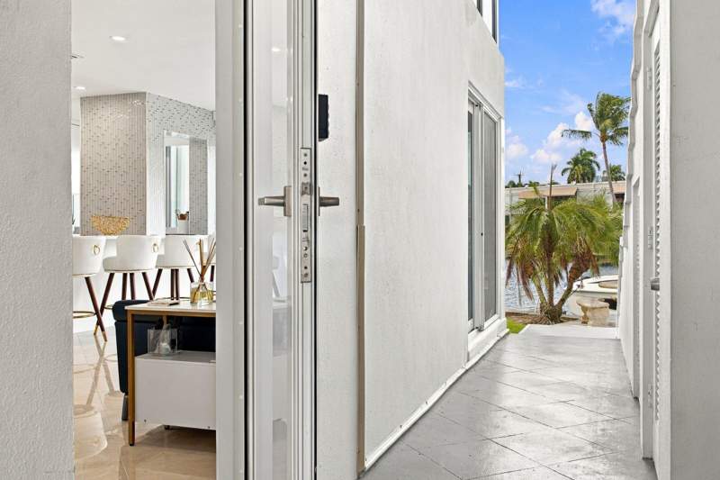 3 bedroom Stock Cooperative at 180 Isle Of Venice Drive #102, Oasis-Nurmi Isle Co-Op, Fort Lauderdale — photo 4