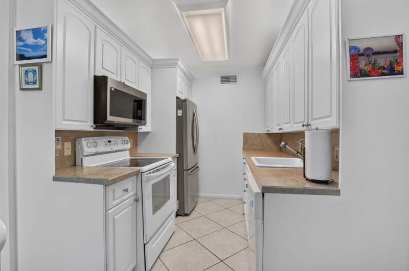 2 bedroom Condominium at 2025 Cornwall B, Century Village, Boca Raton — photo 3