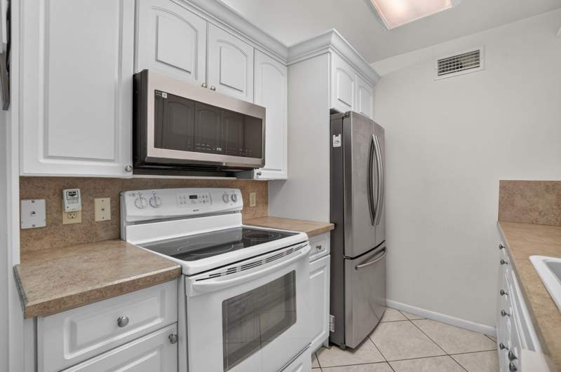 2 bedroom Condominium at 2025 Cornwall B, Century Village, Boca Raton — photo 4