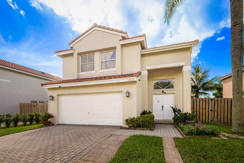 4 bedroom Single Family Residence at 6666 Saltaire Terrace, Coral Bay Parcel E, Margate — photo 2