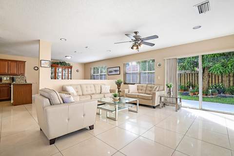 6666 Saltaire Terrace, Margate FL - photo 7 of 40