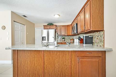 6666 Saltaire Terrace, Margate FL - photo 16 of 40