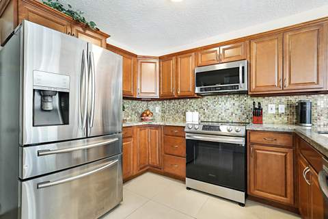 6666 Saltaire Terrace, Margate FL - photo 17 of 40