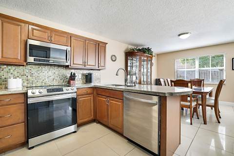 6666 Saltaire Terrace, Margate FL - photo 18 of 40