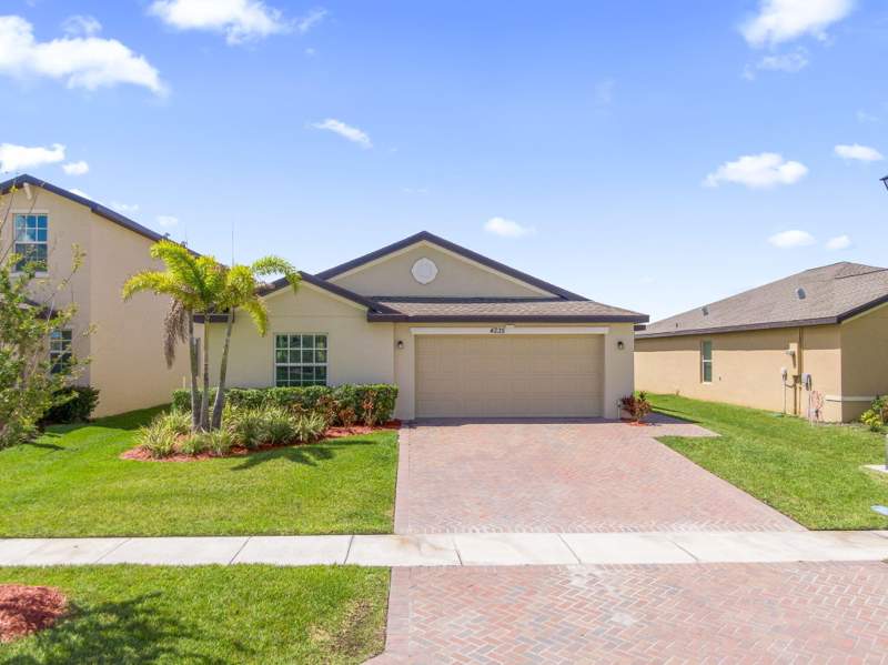 3 bedroom Single Family Residence at 4235 Troon Place, Bent Creek Tract B-2, Fort Pierce — photo 2