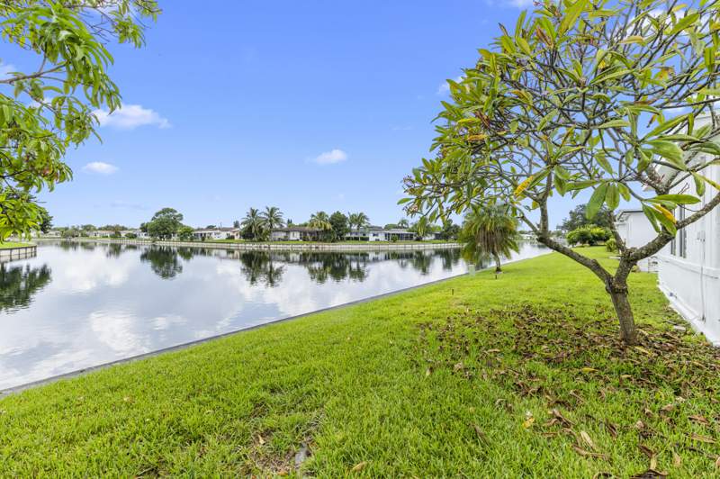 2 bedroom Single Family Residence at 8500 NW 59th Street, Mainlands Of Tamarac Lakes, Tamarac — photo 2