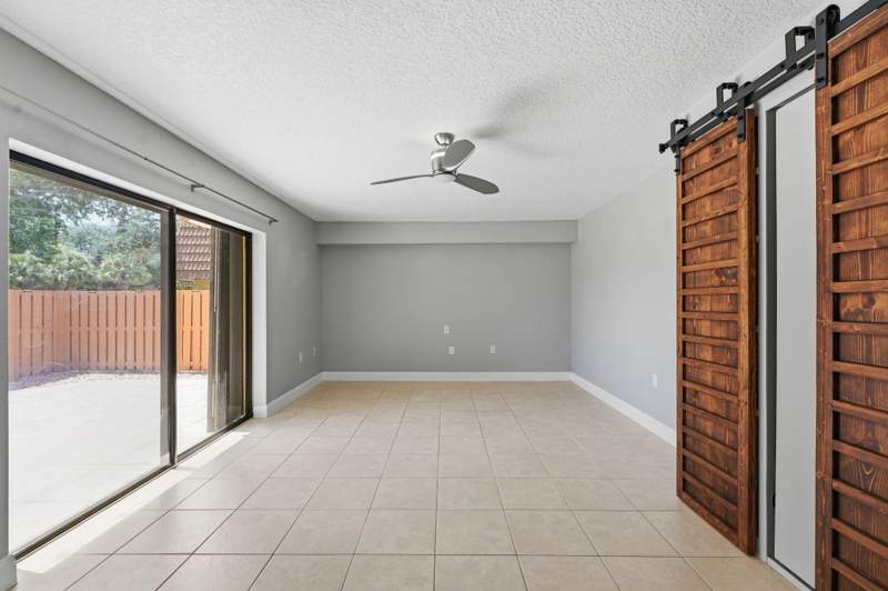 2 bedroom Townhouse at 236 Charter Way, Village Of Sandalwood Lakes North Repl, West Palm Beach — photo 2