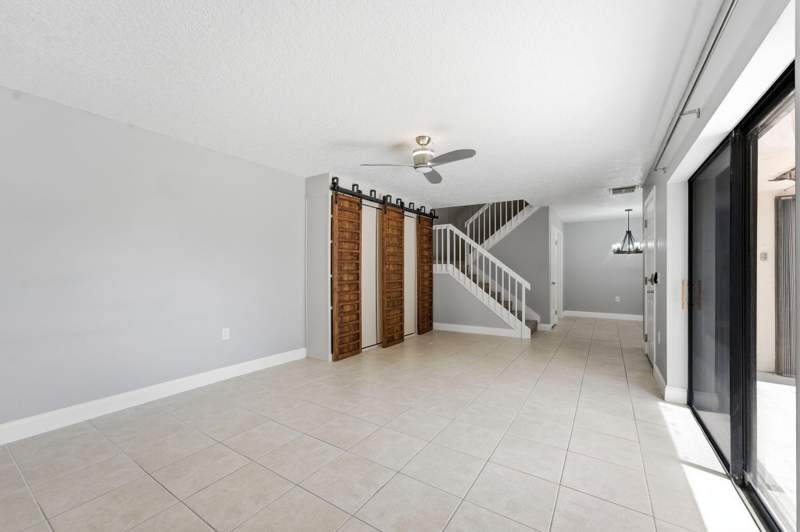2 bedroom Townhouse at 236 Charter Way, Village Of Sandalwood Lakes North Repl, West Palm Beach — photo 4