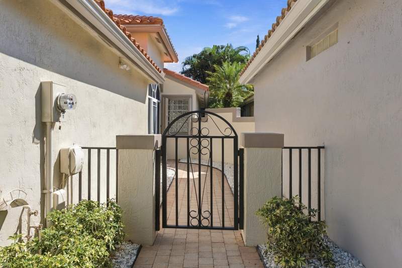 3 bedroom Single Family Residence at 11564 Augustus Drive, Jones Par D-3, Boynton Beach — photo 4