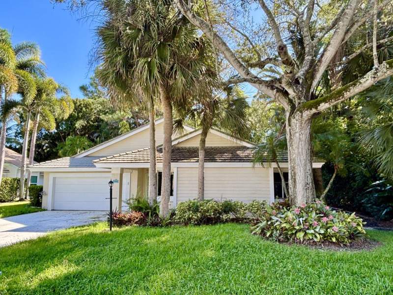 3 bedroom Single Family Residence at 5762 Peachwood Court, Woodland Estates, Jupiter — photo 2
