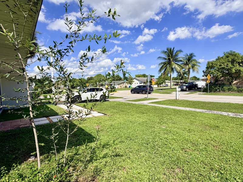 3 bedroom Single Family Residence at 2551 NW 98th Avenue, Sunrise Golf Village Sec 20, Sunrise — photo 3