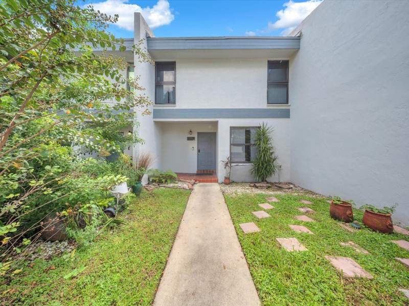 3 bedroom Townhouse at 9240 NW 14th Street, Westview Condominium No Four, Pembroke Pines — photo 4