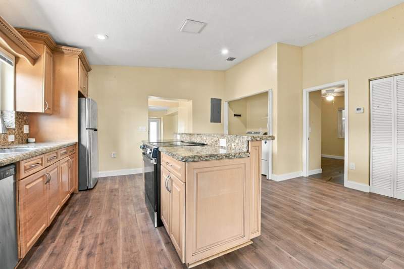 4 bedroom Single Family Residence at 6824 SW 5th Street, South Broward Ranches, Pembroke Pines — photo 5