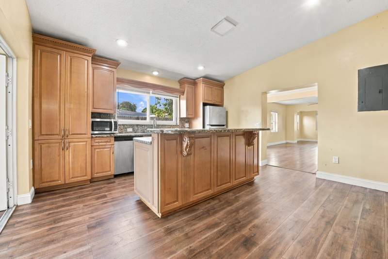 4 bedroom Single Family Residence at 6824 SW 5th Street, South Broward Ranches, Pembroke Pines — photo 2
