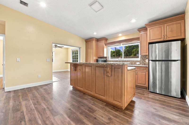 4 bedroom Single Family Residence at 6824 SW 5th Street, South Broward Ranches, Pembroke Pines — photo 3
