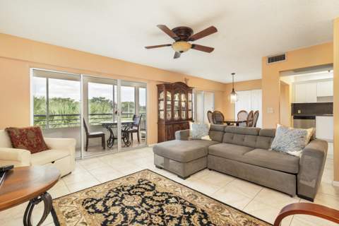 203 Suffolk #E, Boca Raton FL - photo 6 of 25