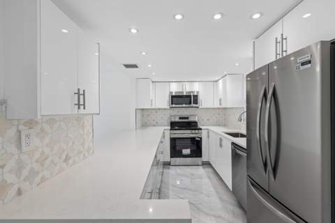 711 N Birch Road #204, Fort Lauderdale FL - photo 7 of 34
