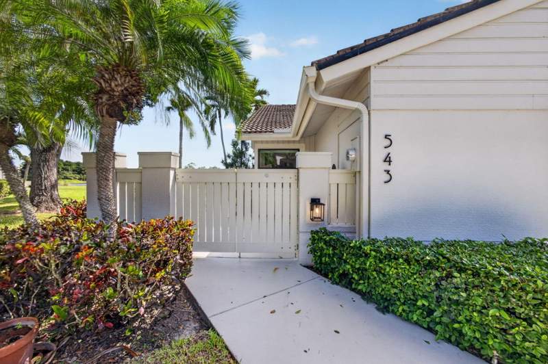 2 bedroom Villa at 543 Prestwick Circle, Prestwick Chase, Palm Beach Gardens — photo 2