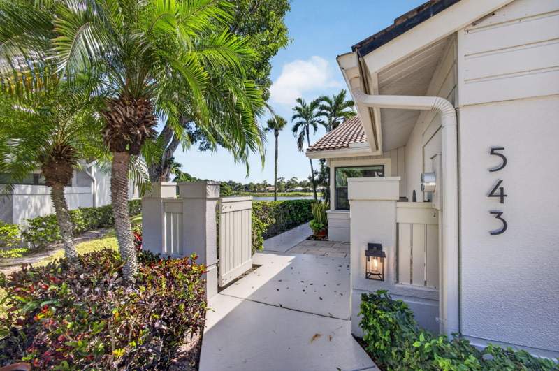 2 bedroom Villa at 543 Prestwick Circle, Prestwick Chase, Palm Beach Gardens — photo 3